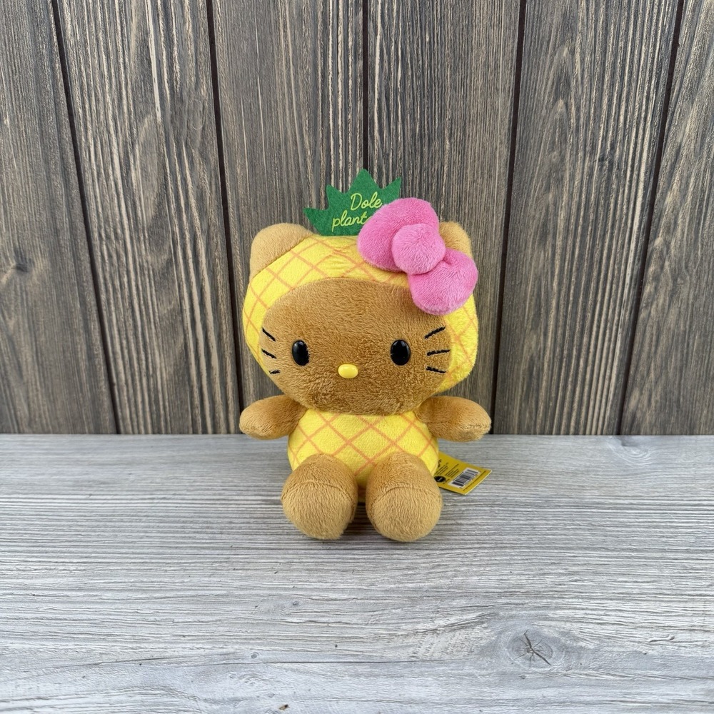 HAWAII Special Edition DOLE PLANTATION Hello Kitty  Plush with Pineapple New